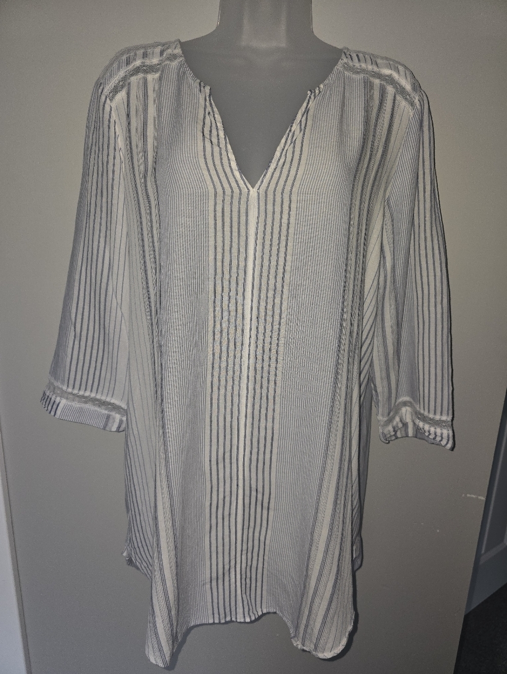Victoria's Secret Striped Blouse - Blue & White Vertical Stripe V-Neck Top Large - Picture 1 of 11
